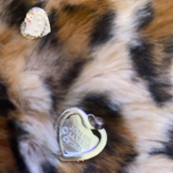 Hello Kitty pendant and earring set - Picture 5 of 7